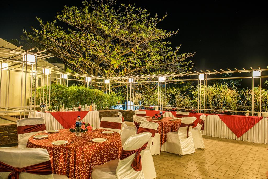 The Red Maple Mashal Индаур Экстерьер фото